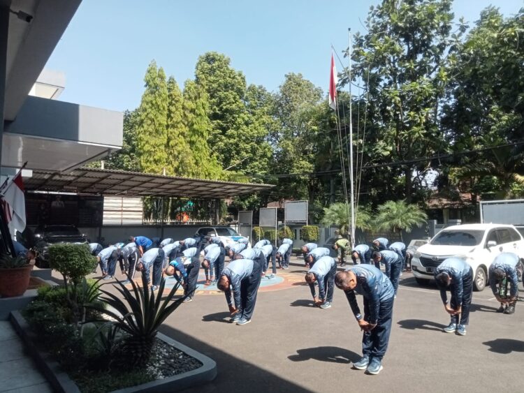 TNI AL, Prajurit Lanal Bandung Jaga Kebugaran Dengan Lari Siang Bergembira