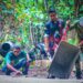 Pasi Ops Kodim 1801 Manokwari Turun Langsung Cor Jalan TMMD Ke-128 di Kampung Tanah Rubuh