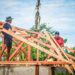 Satgas TMMD Ke-128 Kodim 1801 Manokwari Pasang Rangka Atap Rumah Warga Kampung Tanah Rubuh
