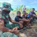 Keakraban Anak-Anak Bersama Anggota Satgas TMMD Ke-128 Kodim 1801 Manokwari