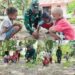 Bermain Kelereng Bersama Anak-Anak di Lokasi TMMD Ke-128 Kodim 1801/Manokwar