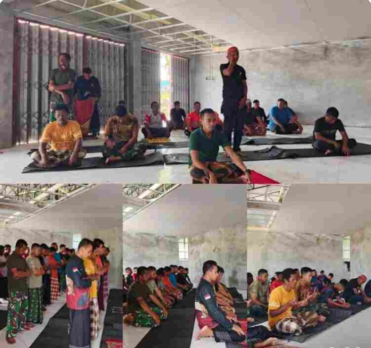 Tingkatkan Keimanan, Satgas TMMD Ke-128 Kodim 1801/Manokwari Laksanakan Sholat Jumat Berjamaah