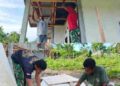 Pemasangan Plafon RTLH TMMD Ke-128 Kodim 1801/Manokwari Terus Dikebut