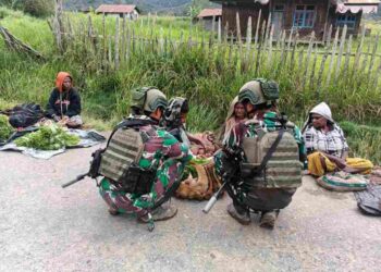 Pos Obano Jadi Penggerak Ekonomi, Satgas Yonif 2 Marinir Beli Hasil Bumi Warga
