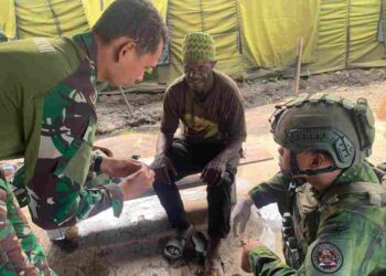 Humanis dan Responsif Satgas Yonif 2 Marinir Obati Luka Warga di Pasir Putih Papua Tengah