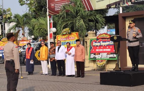 Polres Tanjung Priok Gelar JJOS Doa Bersama Lintas Agama Berikan Penghargaan kepada Personel Berprestasi dan di Hari Bhayangkara ke-80