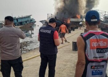 Tiga Kapal Terbakar di Dermaga Kaliadem Muara Angke, Polisi Amankan Lokasi