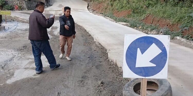 Warga Desa Mangku Alam Mengaku Puluhan Kali Mengajukan Perbaikan Jalan, Namun Tak Kunjung Mendapat Respons Pemda