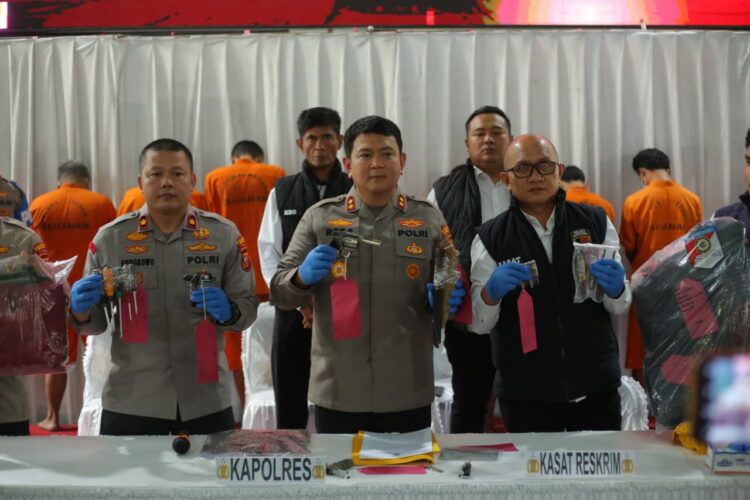 Polres Sumedang Bongkar 6 Kasus Curanmor, 7 Tersangka Diamankan dan Senjata Api Disita