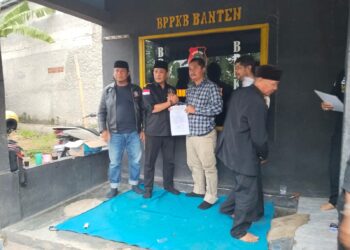 Resmi! Ketua DPC BPPKB Banten HDS Serahkan SK Kepengurusan Baru DPAC Kecamatan Bayah Periode 2026–2031