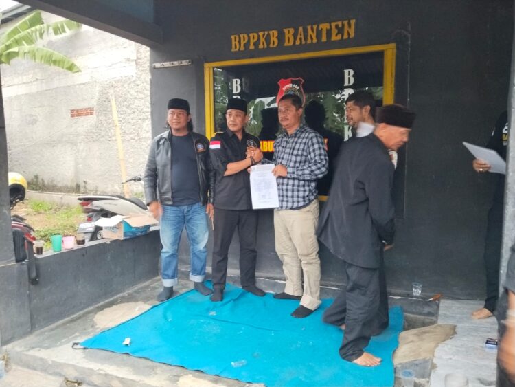 Resmi! Ketua DPC BPPKB Banten HDS Serahkan SK Kepengurusan Baru DPAC Kecamatan Bayah Periode 2026–2031