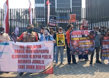 Ratusan Jurnalis Geruduk PERADI Tower, Desak Sanksi Tegas terhadap Advokat Iki Dulagin
