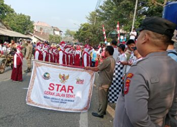 Semarak Gerak Jalan, Pelajar se-Kecamatan Cilograng Antusias Ikuti Perlombaan