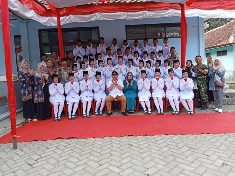 Dikukuhkan Jadi Paskibra 2026, Camat Cilograng: Kalian Aset dan Calon Pemimpin Masa Depan