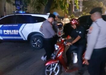 JJOS Patroli Cipta Kondisi Polres Pelabuhan Tanjung Priok Sasar Gangguan Kamtibmas, Periksa Kendaraan hingga Imbau Pengemudi Trailer