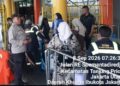Antisipasi Dampak Erupsi Krakatau, Polsek Sunda Kelapa Bagikan 250 Masker kepada Nelayan Muara Angke