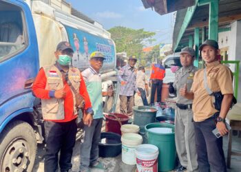 Kemarau Berkepanjangan, BPBD Salurkan Air Bersih ke Warga Gunung Batu Cilograng, Terima Kasih Mengalir