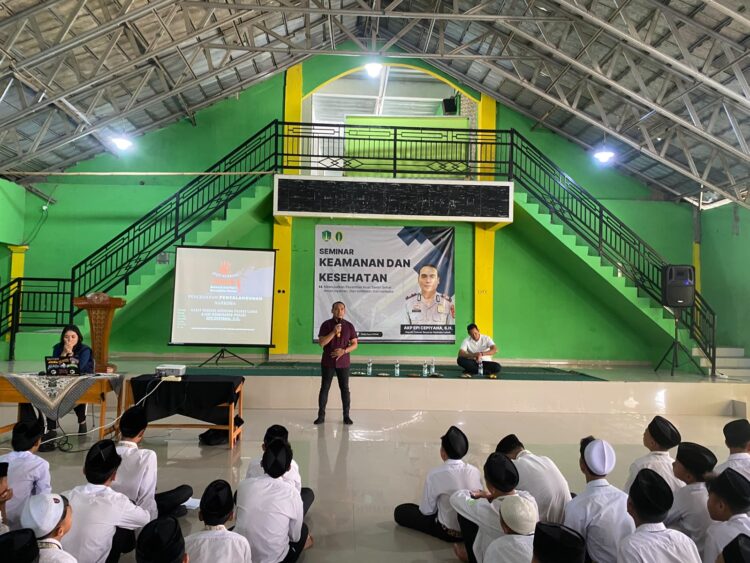 Cegah Narkoba Sejak Dini, Satresnarkoba Polres Lebak Edukasi Santri Ponpes Darul Mustofa
