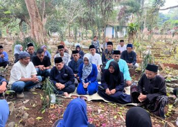 Hari Kelima Kepergian Agus Bustomi, Ketua DPC Demokrat Pandeglang Bersama Kader Ziarah dan Tahlilan