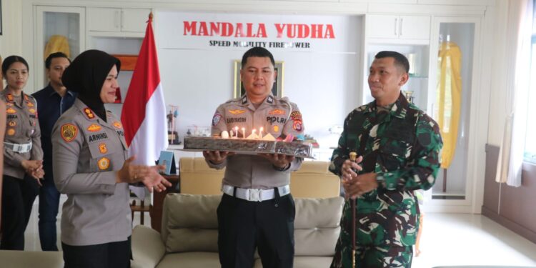 HUT TNI ke-81, Kapolres Lebak Beri Kejutan ke Jajaran TNI: Sinergitas TNI-Polri Makin Solid